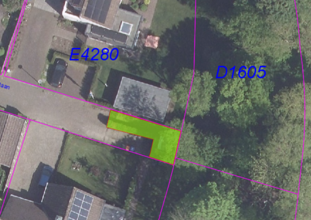 Luchtfoto met kadastrale grenzen. Voorgenomen verkoop snippergroen bij Hertenlaan 10 in Silvolde