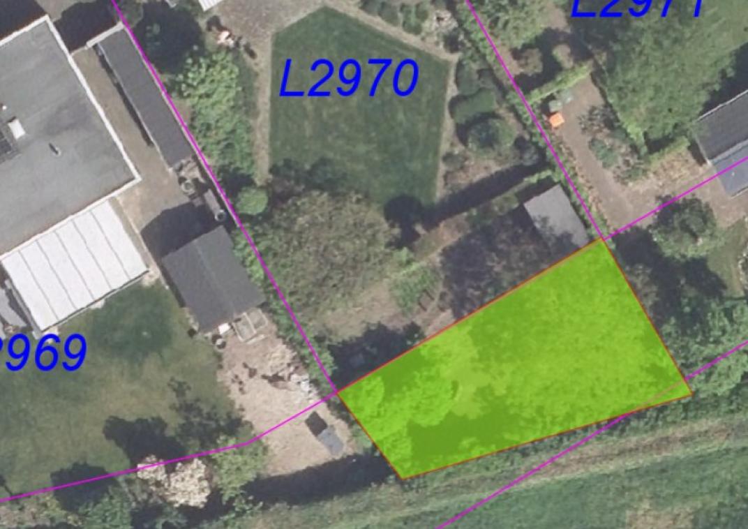 Luchtfoto met kadastrale grenzen. Voorgenomen verkoop snippergroen bij Botterkoel 11 in Ulft