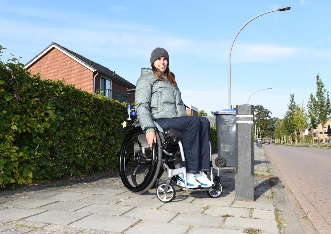 Celine in een rolstoel