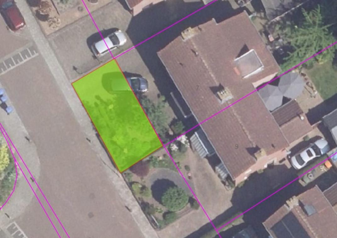 Luchtfoto met kadastrale grenzen. Voorgenomen verkoop snippergroen bij Dr. Schaepmanstraat 7 in Ulft