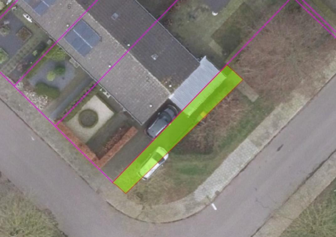 Luchtfoto met kadastrale grenzen. Voorgenomen verkoop snippergroen bij Kwartelstraat 2 in Silvolde