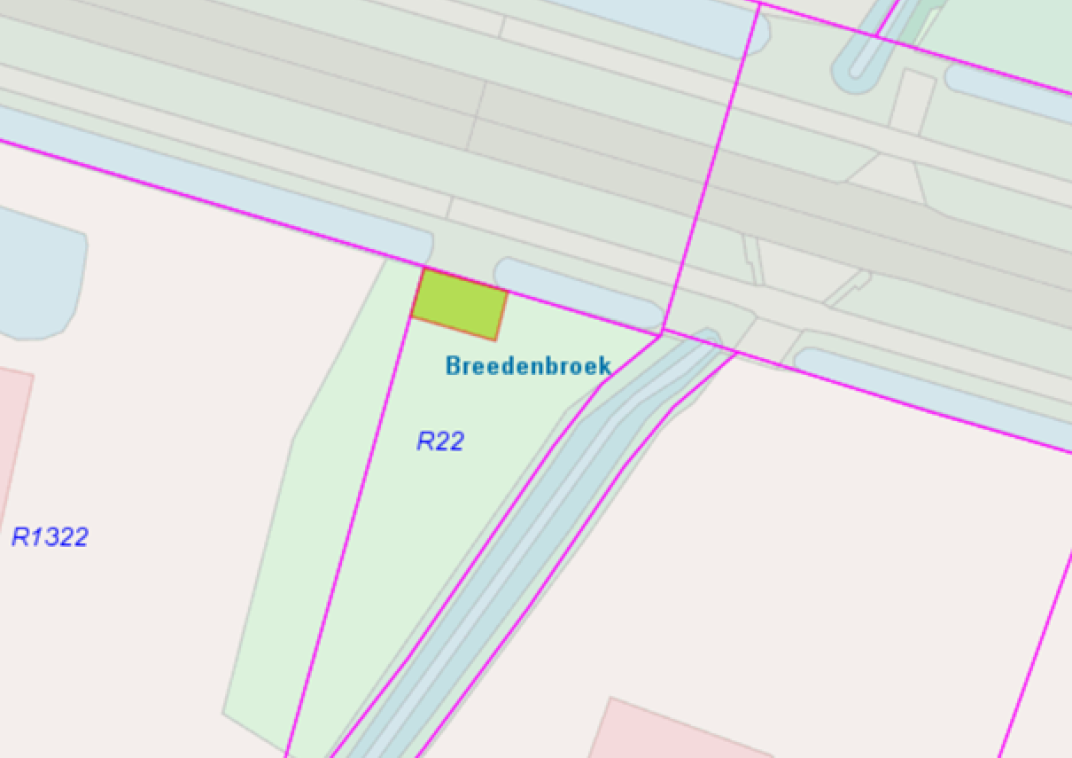 Situatieschets. Luchtfoto met kadastrale grenzen. Voorgenomen verkoop een perceel grond nabij Terborgseweg 12 in Breedenbroek