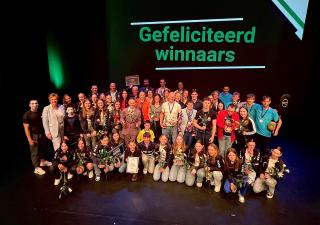 Alle winnaars en kampioenen van de Sportverkiezing Oude IJsselstreek 2024 (foto: Roel Kleinpenning)