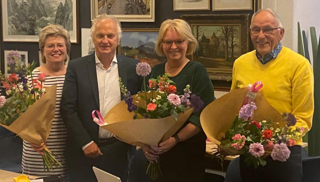 Vlnr.: Wilma Ratering, wethouder John Haverdil, Ine Woudstra en Siegfried Jungjohann.