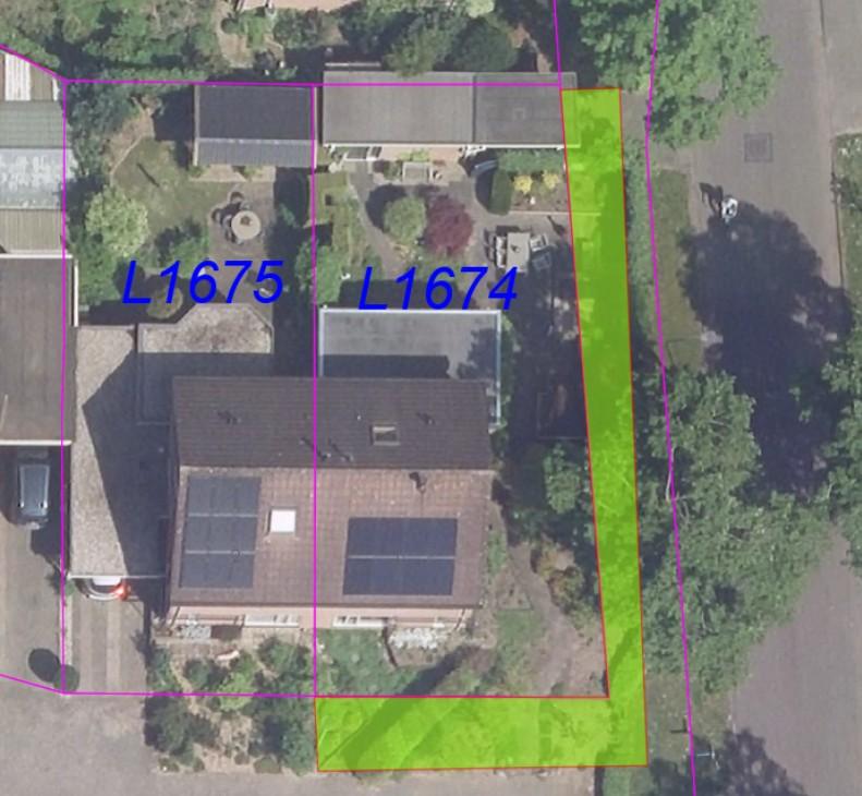 Luchtfoto met kadastrale grenzen. Voorgenomen verkoop snippergroen bij Boogschutter 1 in Ulft
