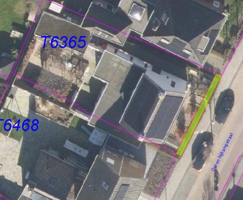 Luchtfoto met kadastrale grenzen. Voorgenomen verkoop snippergroen bij Deken Nijkampstraat 13 in Ulft