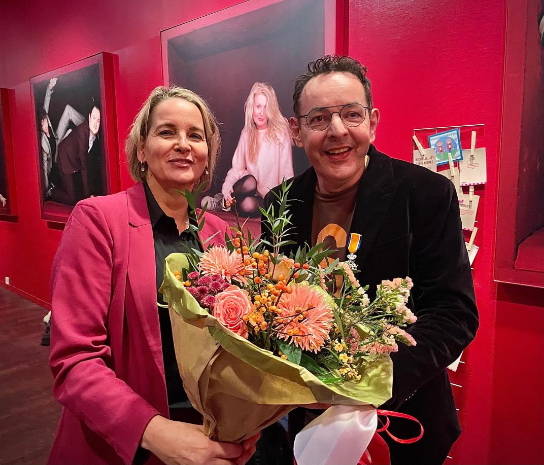 Locoburgemeester Janine Kock met Sander Berendsen van Warboel