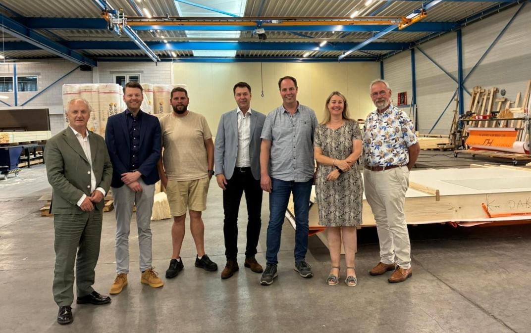 Het college met vlnr. Sjors Hendriksen (directeur), Terry Hendriksen (directeur) en Theo Hendriksen (oprichter).