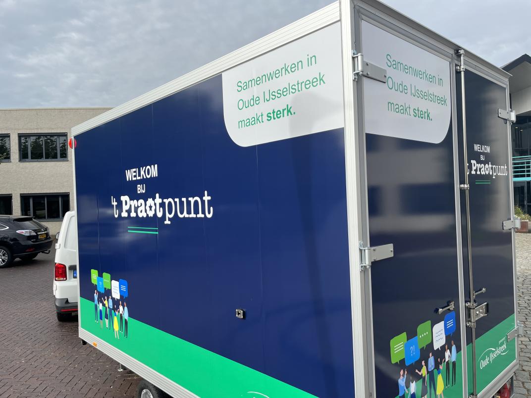 Zijaanzicht aanhanger 't Praotpunt