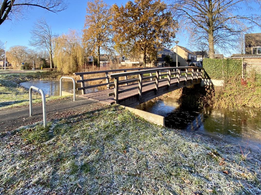 Beeld van de brug aan de Wega dat wordt vervangen. 